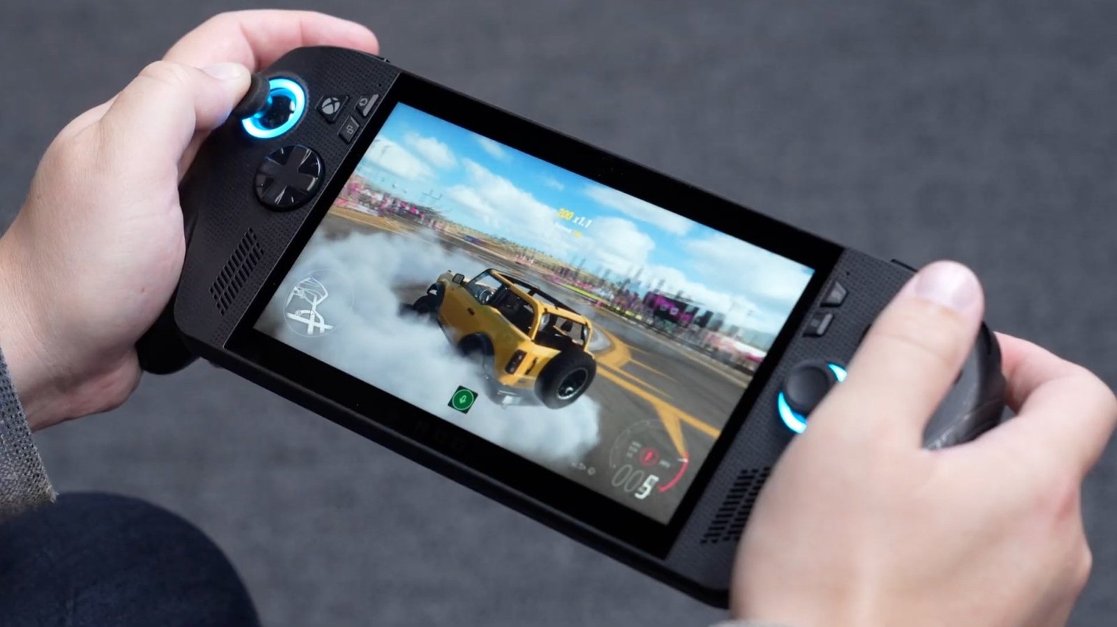 playing forza horizon 5 on rog xbox ally x handheld
